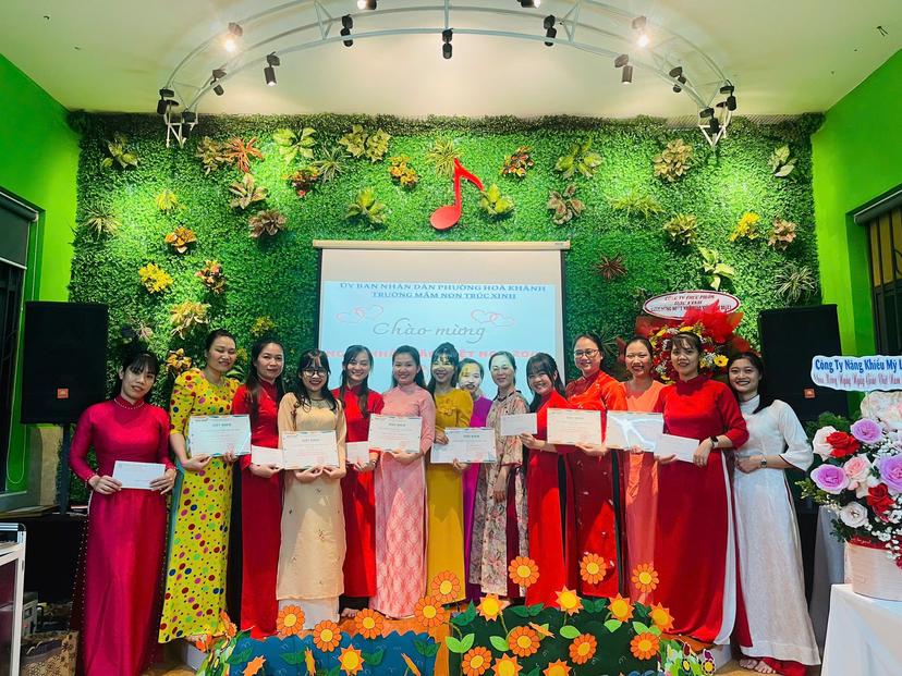 Góc nghệ thuật: Sắc màu tuổi thơ